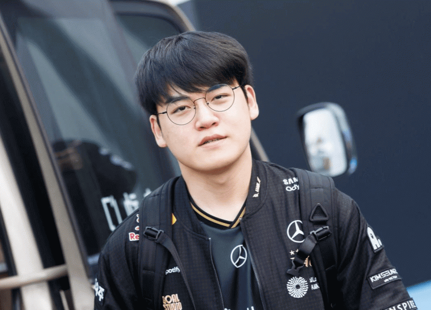 Gumayusi ăn mừng chiến thắng