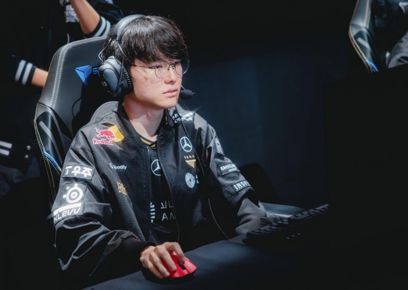 Faker duy trì thói quen đọc sách để thành công