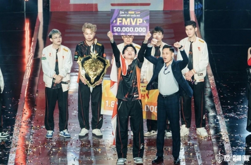 Team Flash ăn mừng chức vô địch ĐTDV Mùa Đông 2025